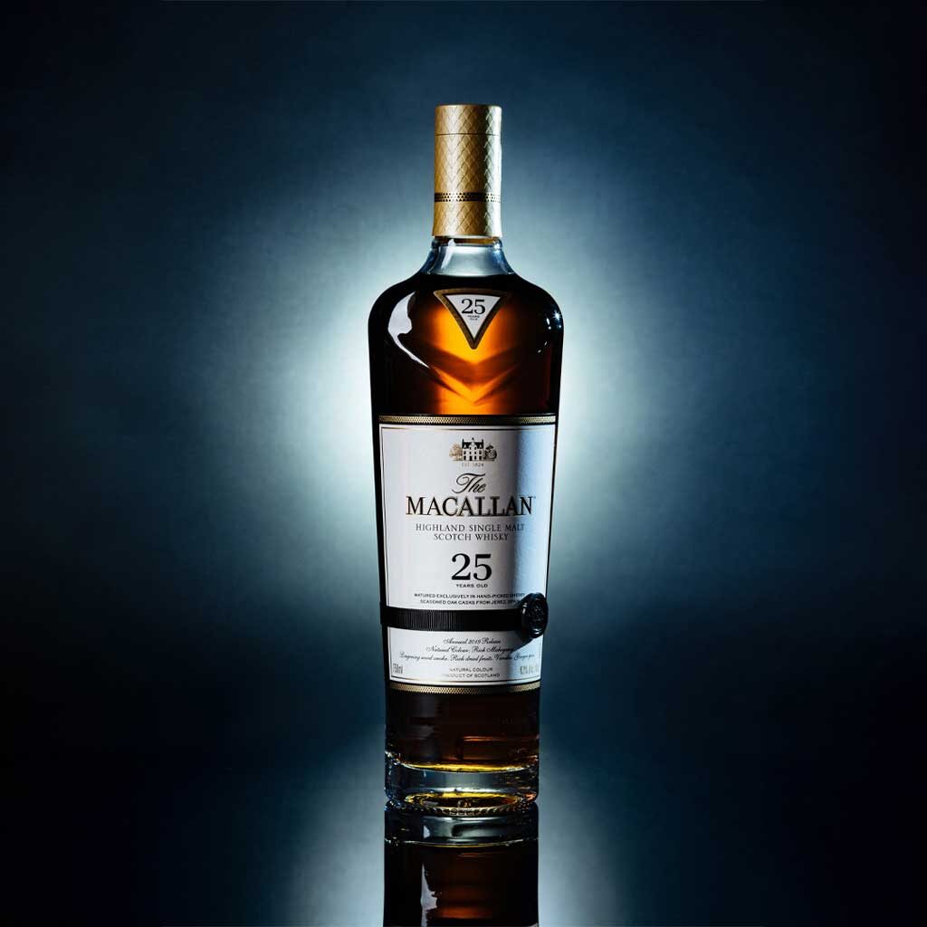 Macallan Sherry Oak 25 years old whisky bottle