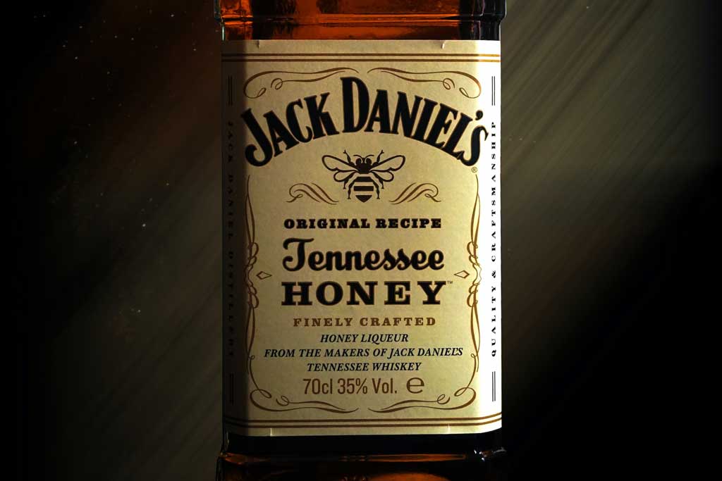 Close view of Jack Daniels Tennessee Honey bottle label