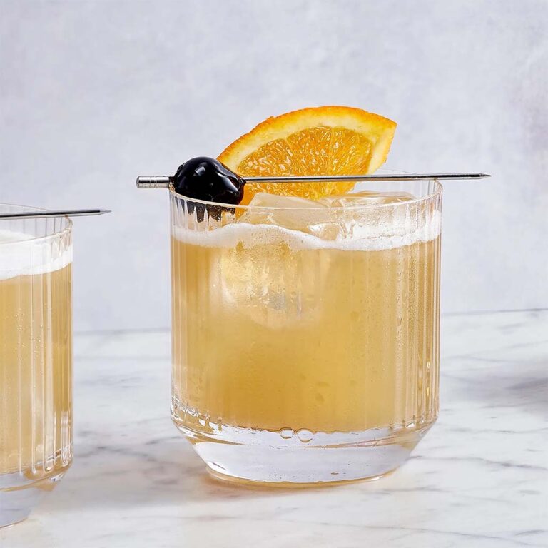 Hibiki vs Yamazaki Comparing Suntory's Iconic Japanese Whiskies