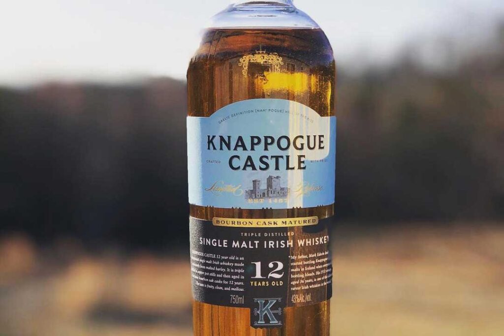 Close view of Knappogue Castle 12 Year Old whiskey bottle label