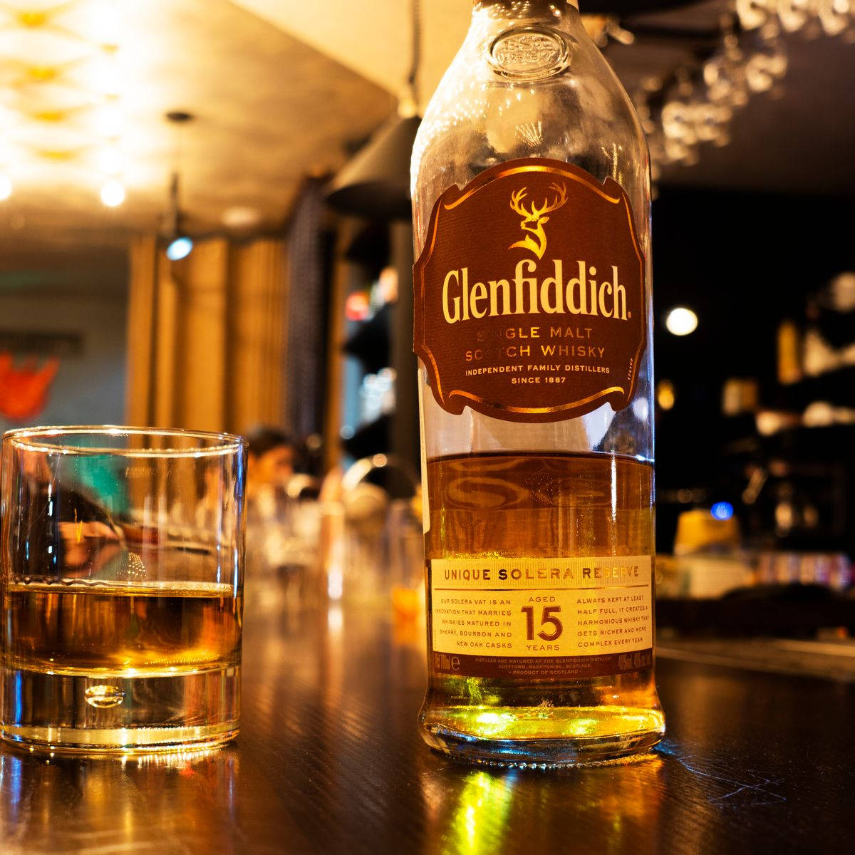 Glenfiddich-15-year-whisky-on-bar-countertop