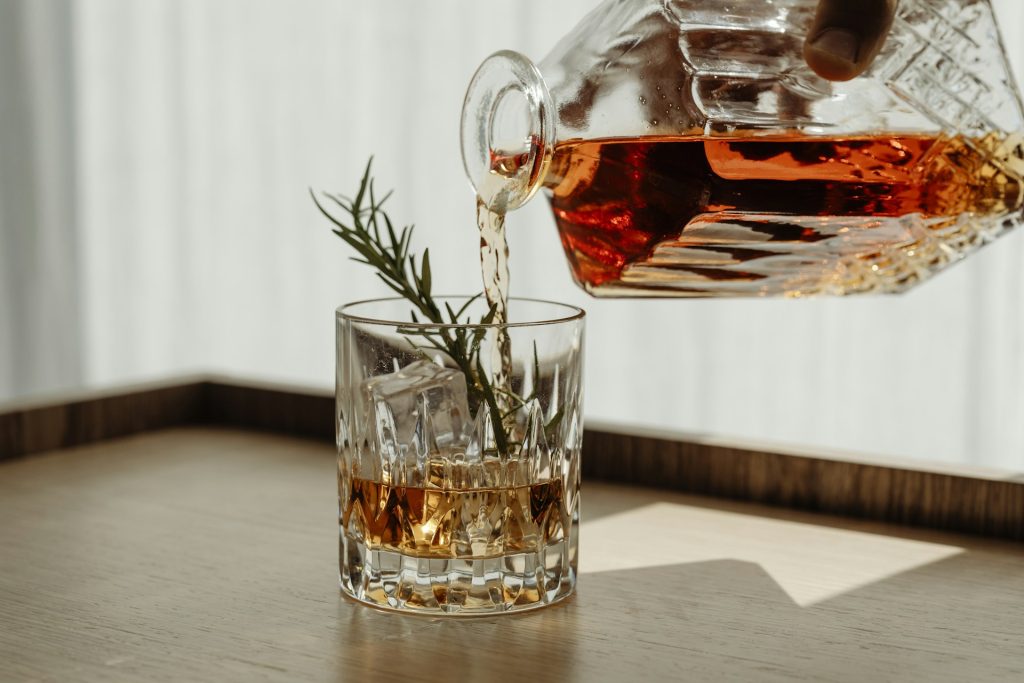 Whiskey glasses: Which type to use and why